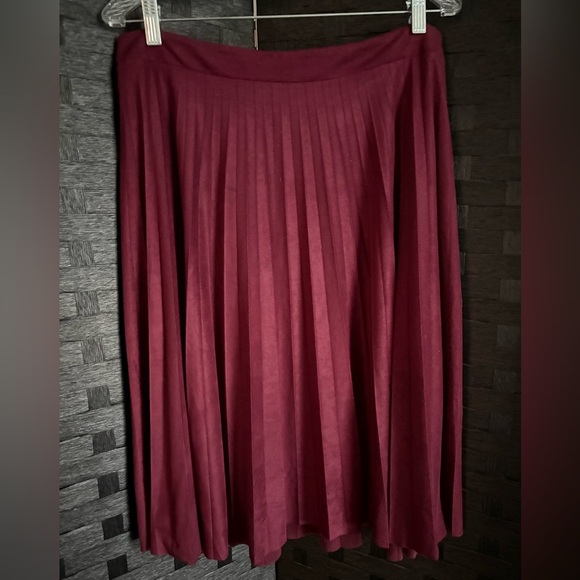 Liz Claiborne Dresses & Skirts - Liz Claiborne Burgundy A-Line Skirt